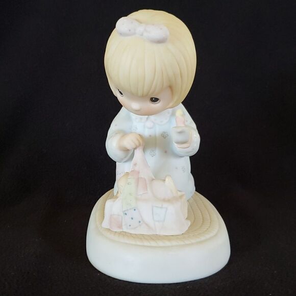 Vintage 1983 Precious Moments "Dawn's Early Light” Porcelain Figurine PM-831 - Picture 2 of 7
